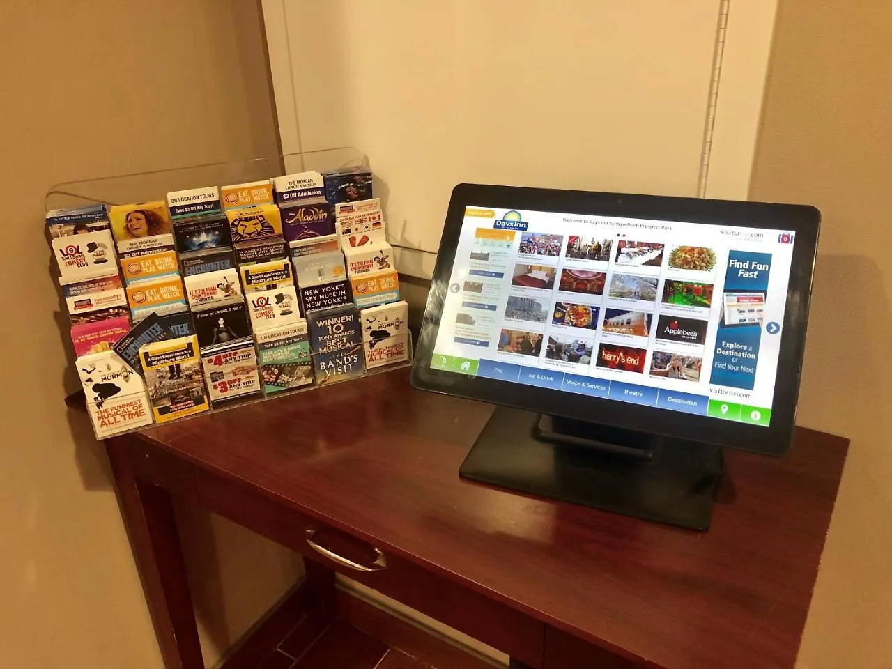 Hotel Days Inn By Wyndham Brooklyn Borough Park New York