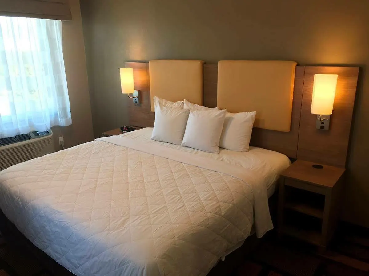 Days Inn By Wyndham Brooklyn Borough Park New York Hotel
